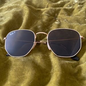 HEXAGONAL FLAT LENSES